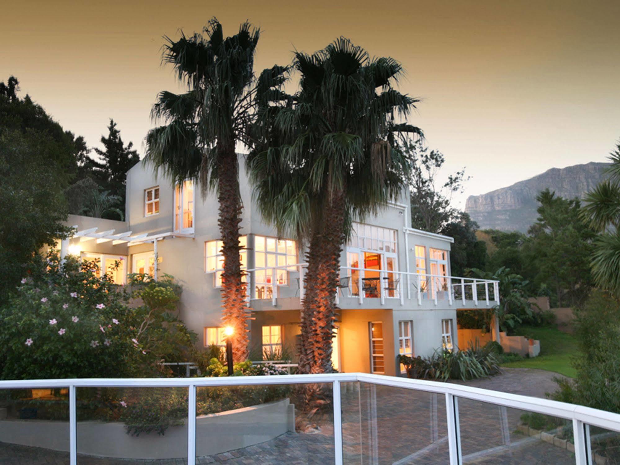 Art Gallery Guest House - Thandekayo Hout Bay Extérieur photo