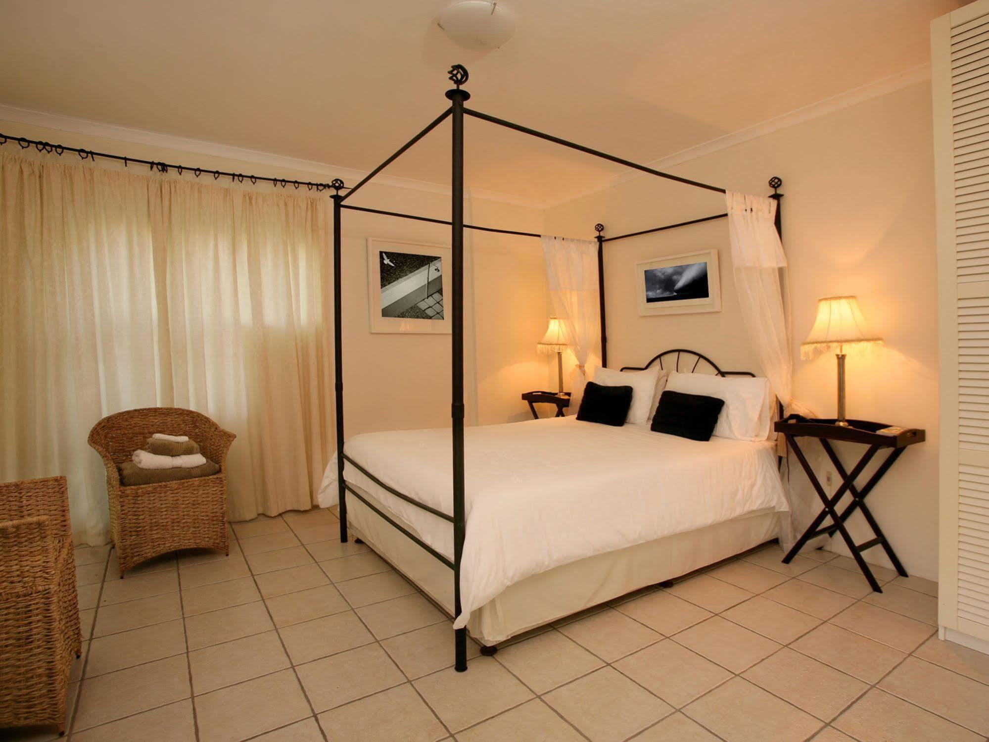 Art Gallery Guest House - Thandekayo Hout Bay Extérieur photo