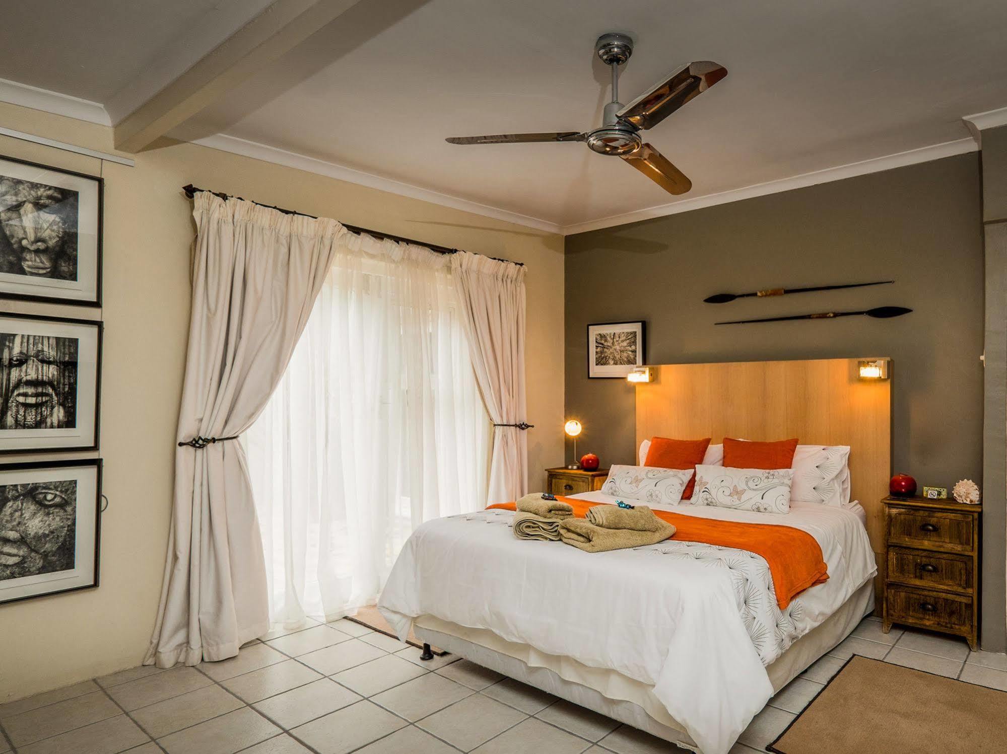 Art Gallery Guest House - Thandekayo Hout Bay Extérieur photo
