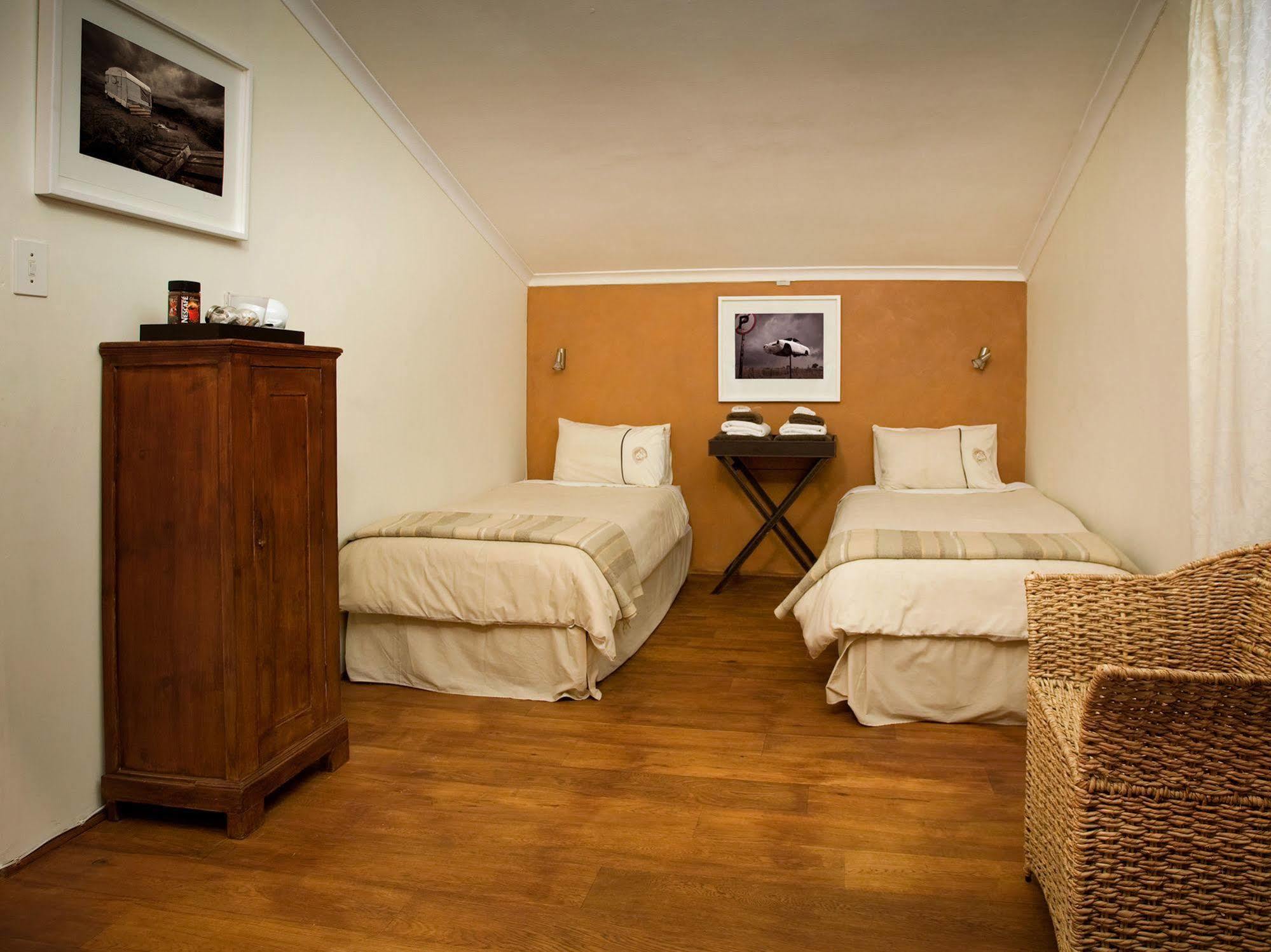 Art Gallery Guest House - Thandekayo Hout Bay Extérieur photo