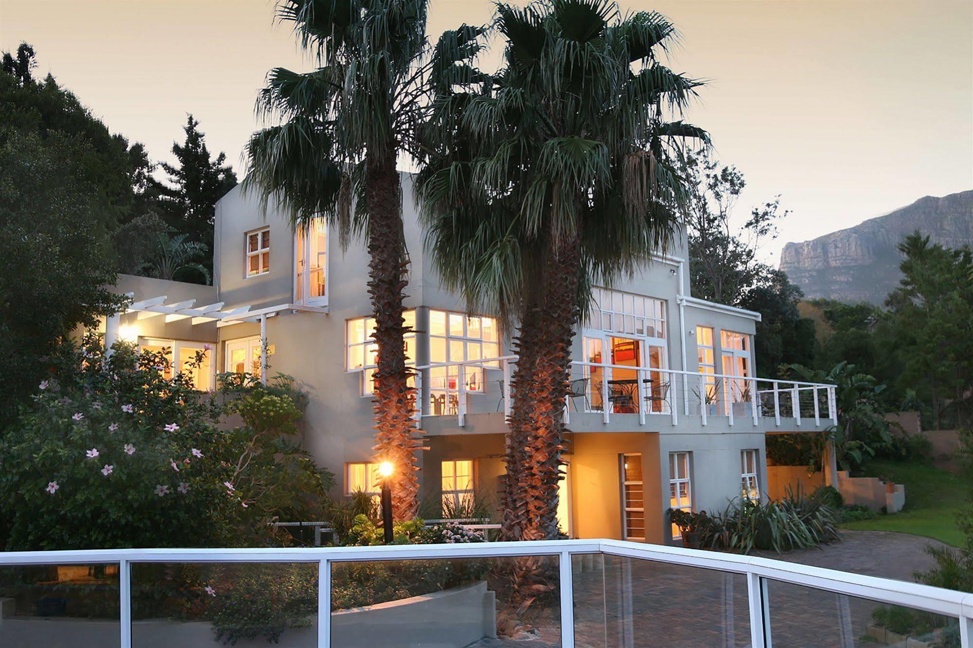 Art Gallery Guest House - Thandekayo Hout Bay Extérieur photo