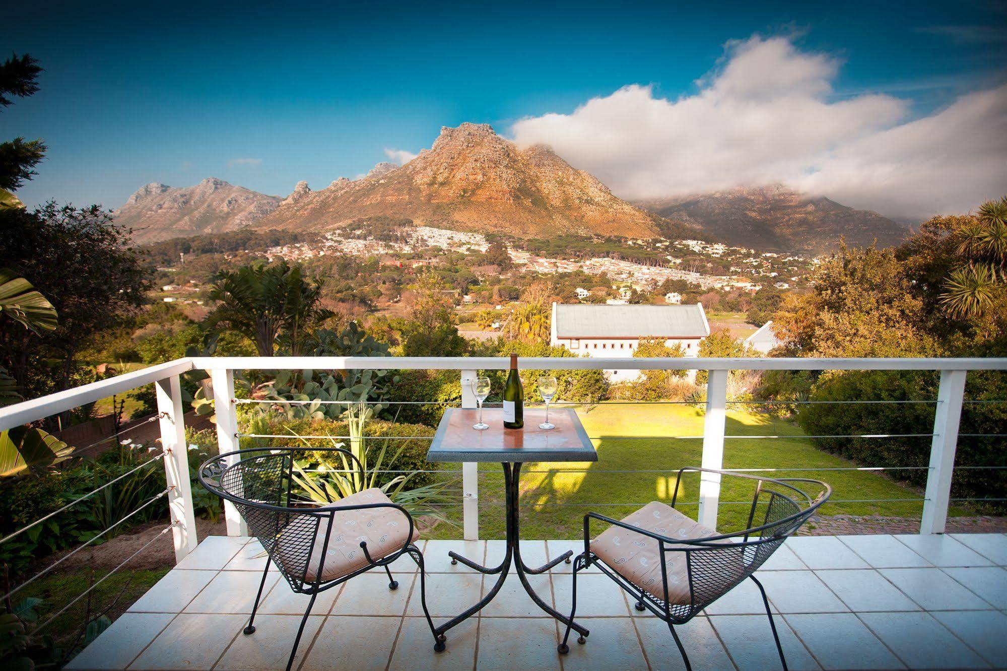 Art Gallery Guest House - Thandekayo Hout Bay Extérieur photo