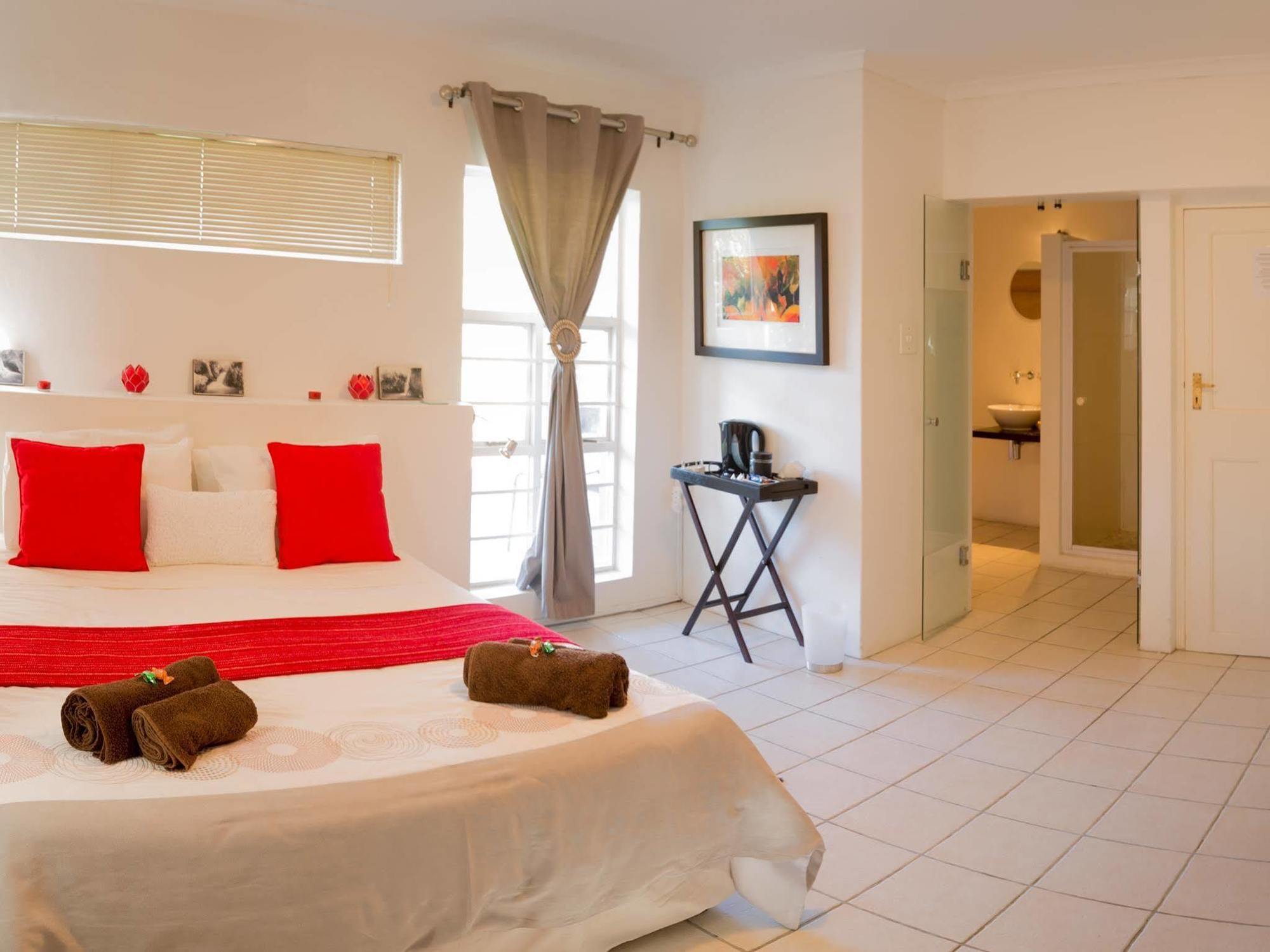 Art Gallery Guest House - Thandekayo Hout Bay Extérieur photo