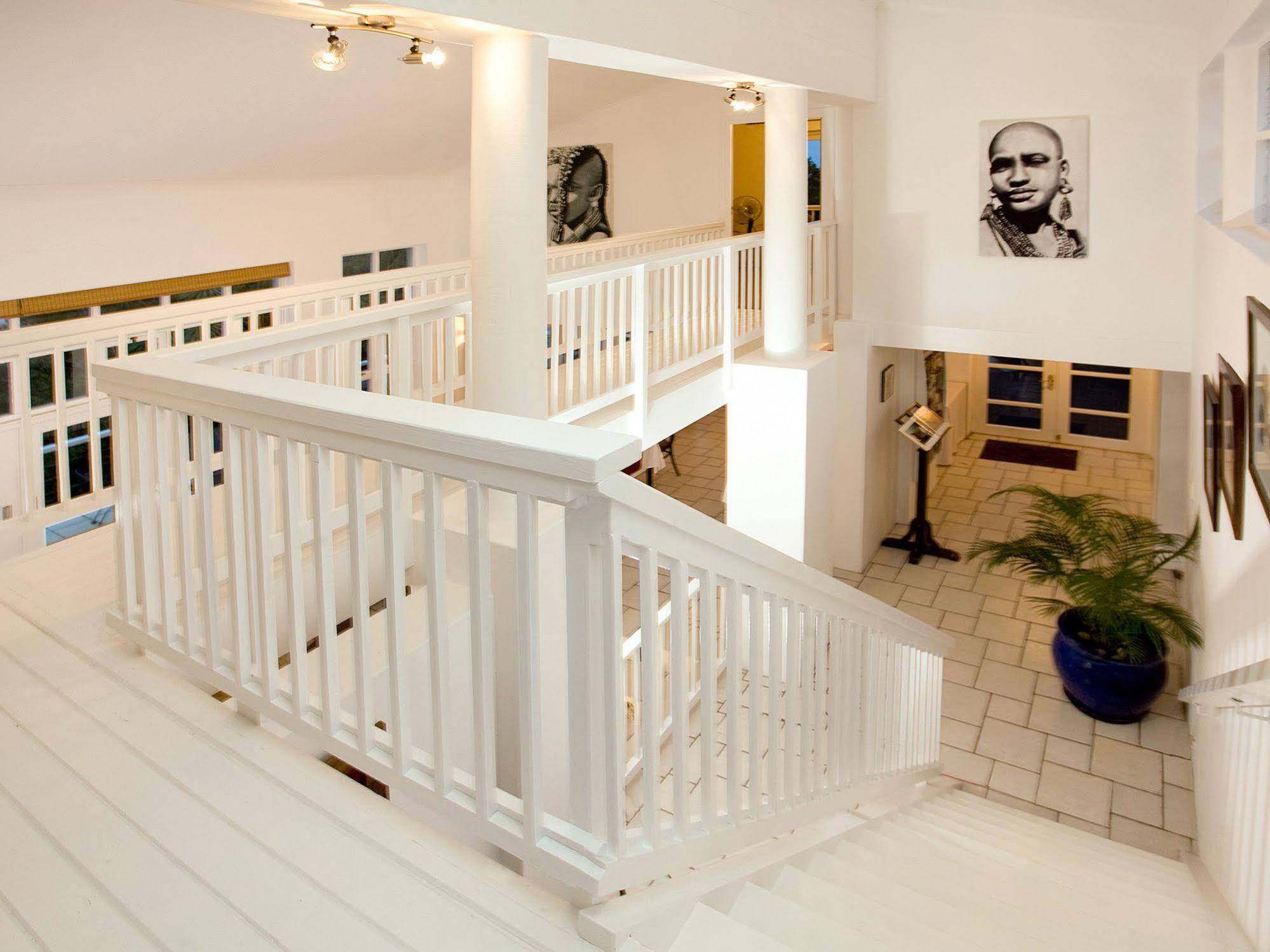 Art Gallery Guest House - Thandekayo Hout Bay Extérieur photo